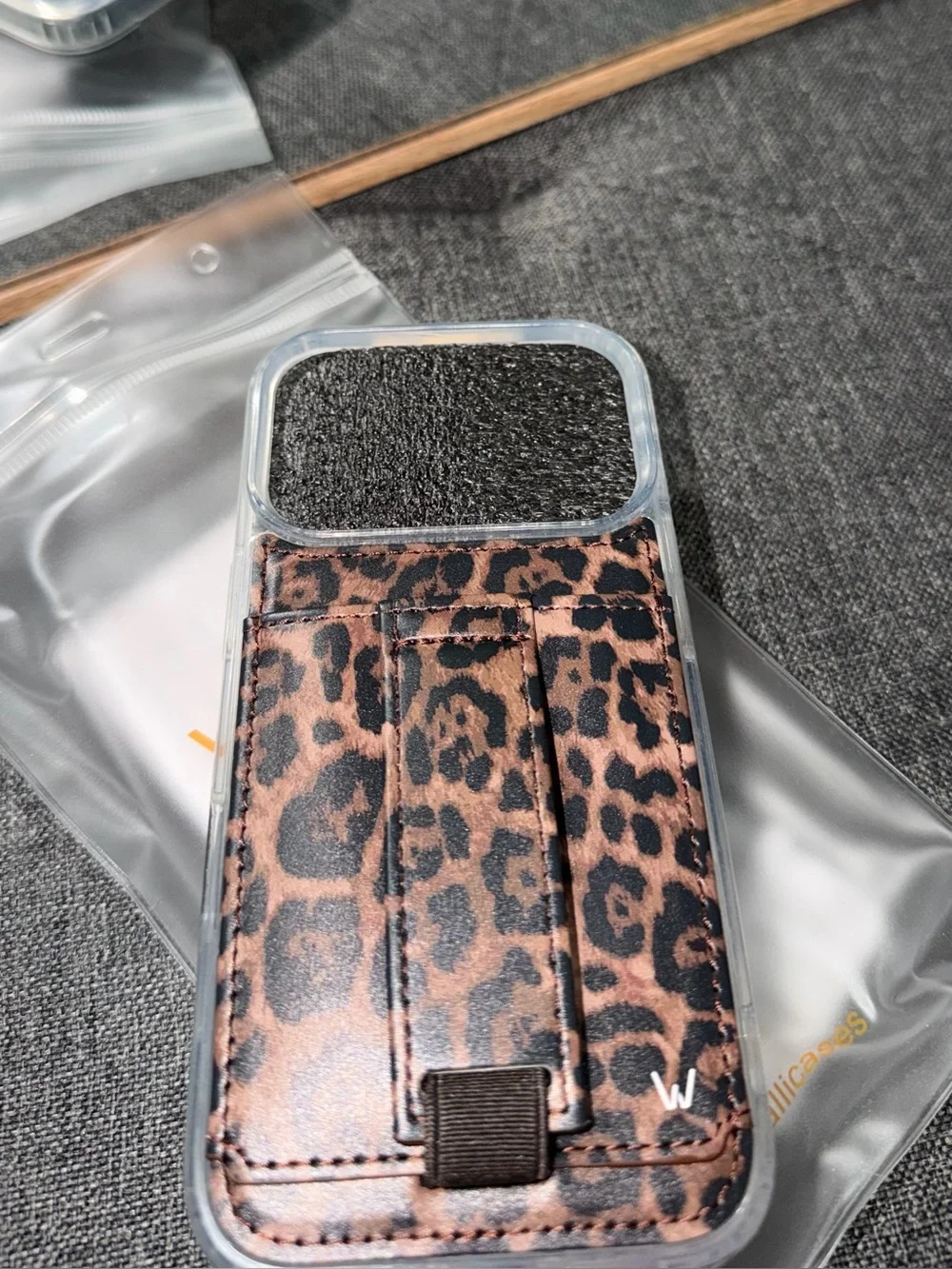 Walli Case iPhone 17pro Leopard Print Phone Card Holder with Strap - Brown